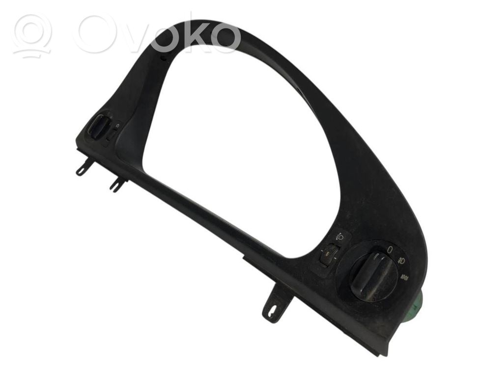 Instrumentu paneļa dekoratīvā apdare