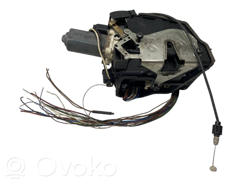 Priekšpusē slēdzene