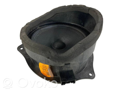Speaker(s) in front door