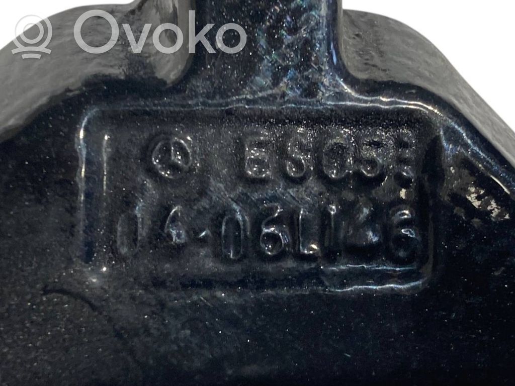 Aizmugurē augšējā vira (eņģe)