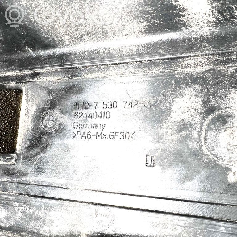 Engine cover (decorative trim)