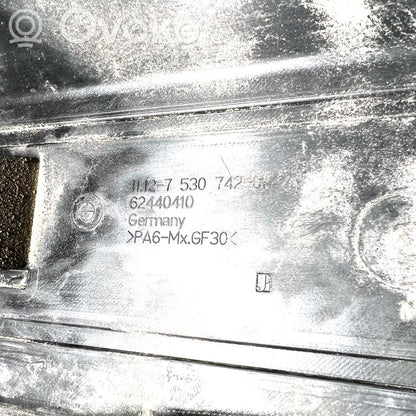 Engine cover (decorative trim)