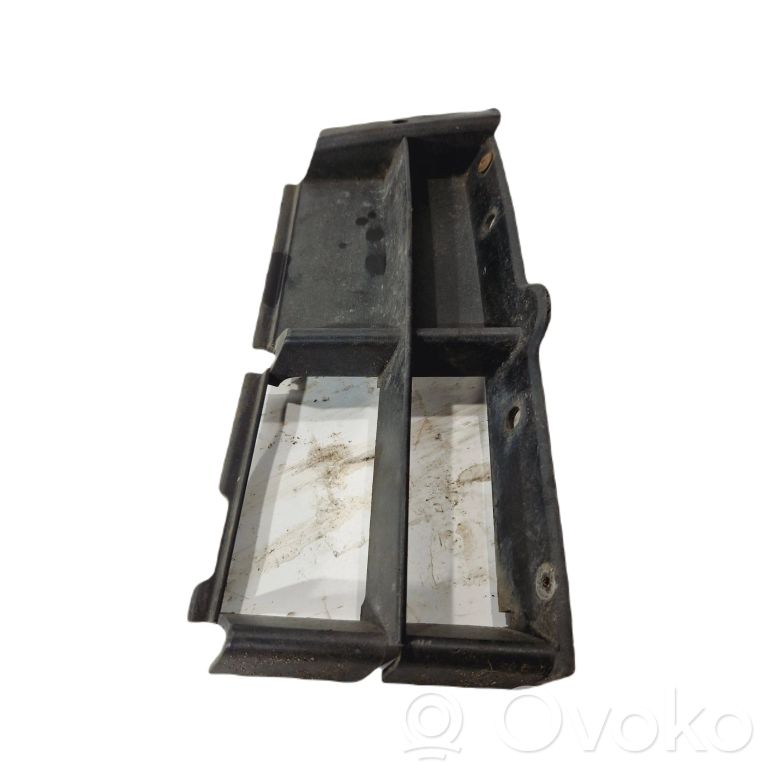 Apakšējais režģis (trīsdaļīgs)