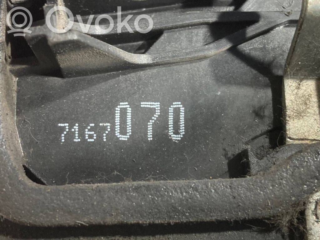 Замок сзади
