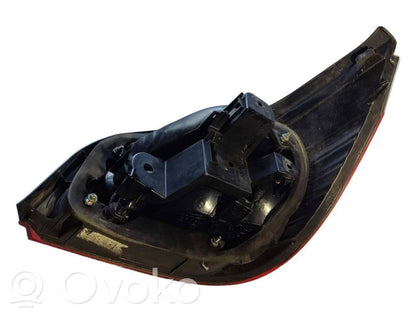 Aizmugurējais lukturis virsbūvē