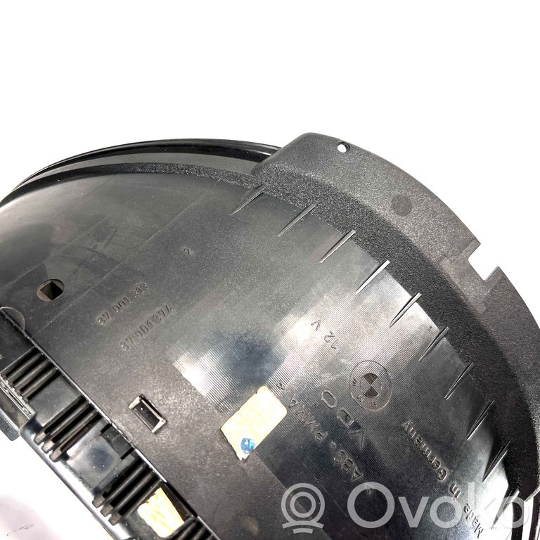 Speedometer (in the instrument panel)