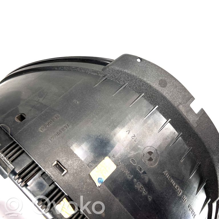 Speedometer (in the instrument panel)