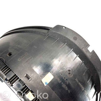 Speedometer (in the instrument panel)