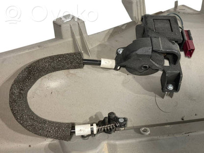 (D) statņa dekoratīvā apdare (augšdaļa)