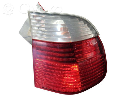 Aizmugurējais lukturis virsbūvē