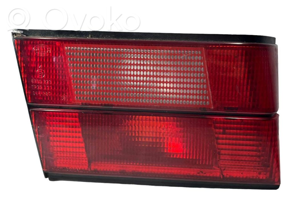 Aizmugurējais lukturis pārsegā