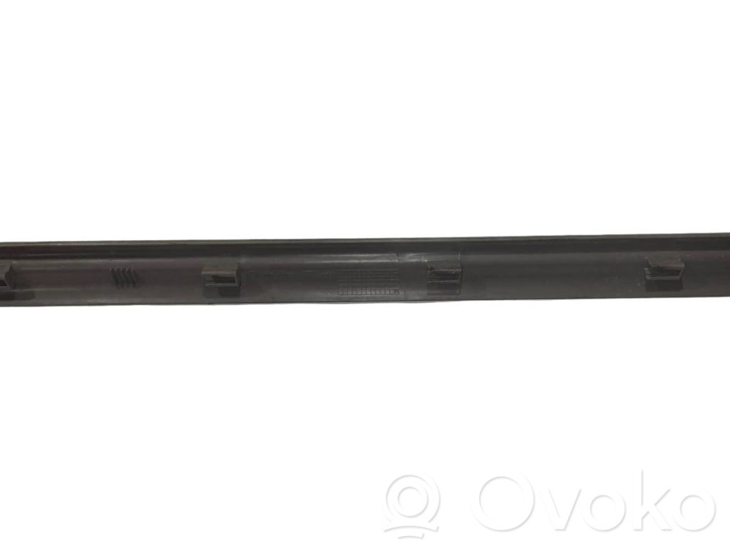 Priekšējā sliekšņa dekoratīvā apdare (iekšējā)