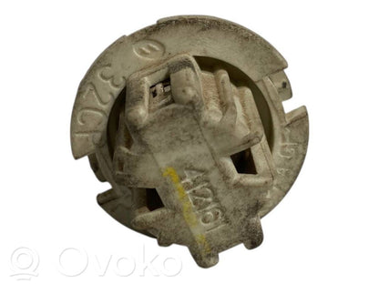 Aizmugures spuldzes vāka turētājs