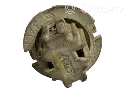 Aizmugures spuldzes vāka turētājs