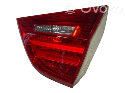 Aizmugurējais lukturis pārsegā