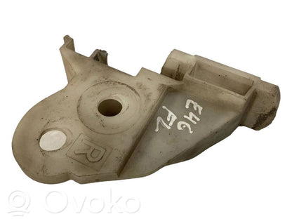 Priekšpusē bampera turētājs