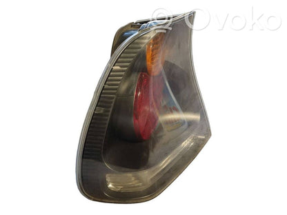 Задний фонарь в кузове