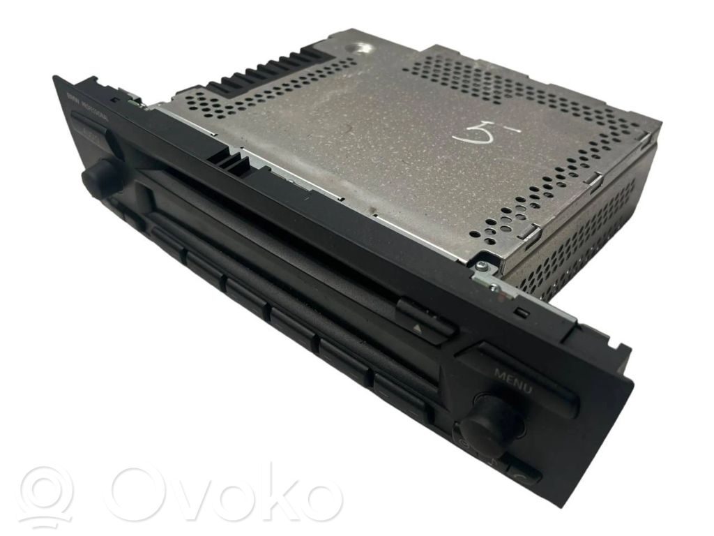 Radio / CD/DVD atskaņotājs / navigācija