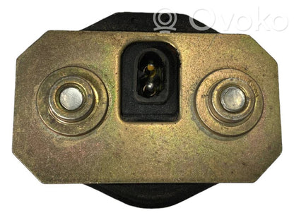 Aizmugurē slēdzenes cilpa