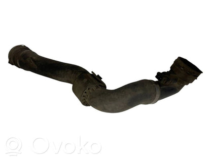 Caurulīte (-es) / šļūtene (-es)