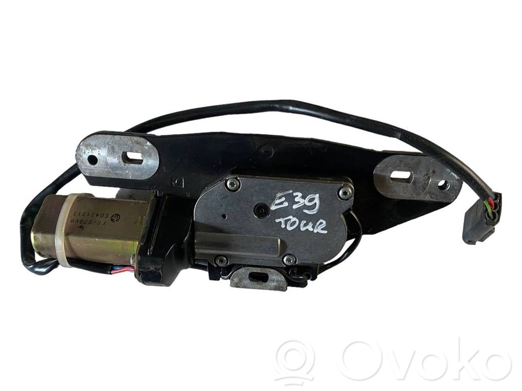 Aizmugurējā pārsega pievilcējs