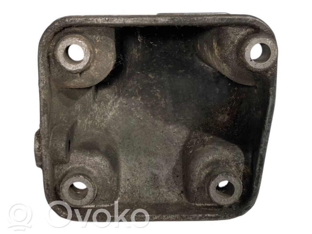 Dzinēja nostiprināšanas stiprinājums-kronšteins