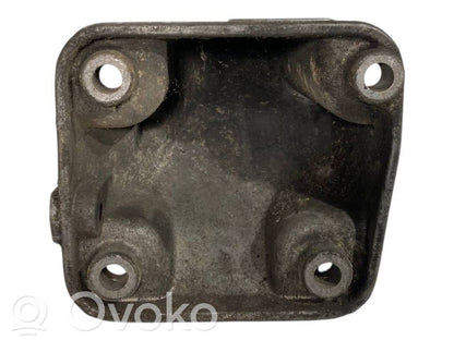 Dzinēja nostiprināšanas stiprinājums-kronšteins