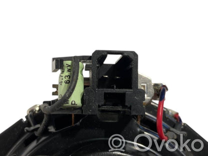 Skaļrunis (-i) priekšējās durvīs