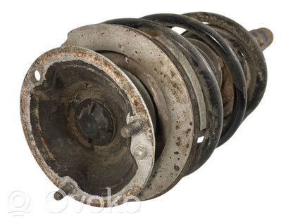 Priekšpusē amortizators ar atsperi