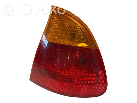 Aizmugurējais lukturis virsbūvē