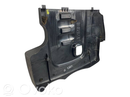 Dzinēja pārsegs (dekoratīva apdare)