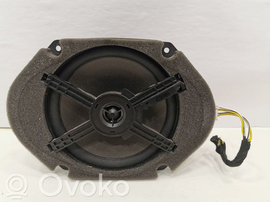 Skaļrunis (-i) priekšējās durvīs