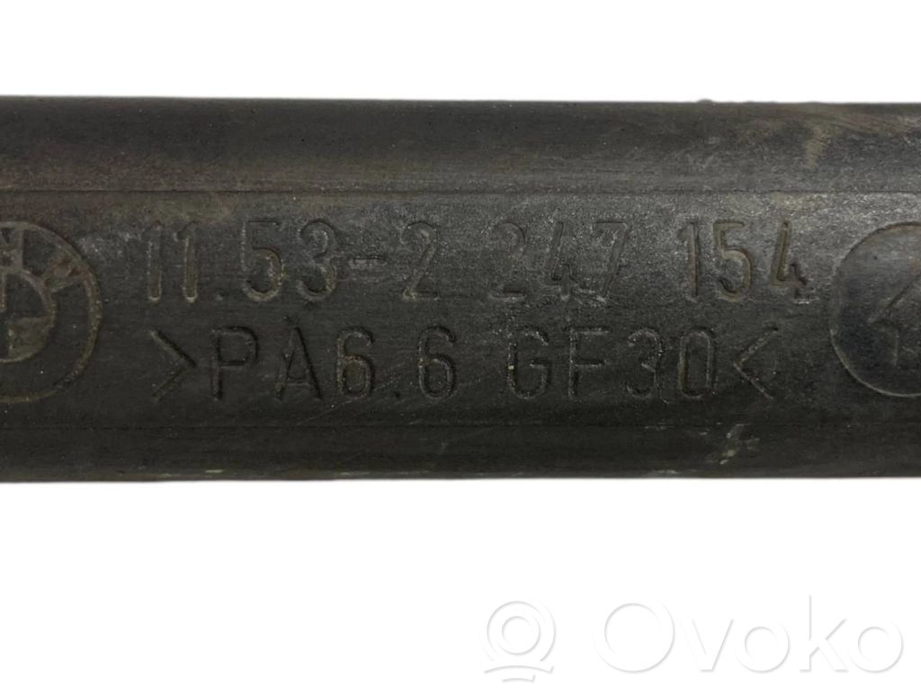 Caurulīte (-es) / šļūtene (-es)