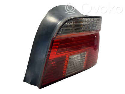 Aizmugurējais lukturis virsbūvē