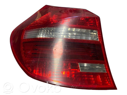 Aizmugurējais lukturis virsbūvē