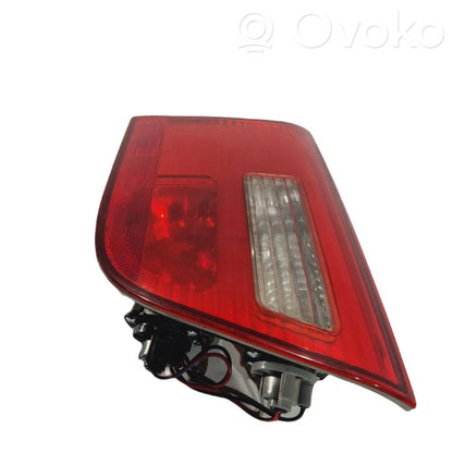 Aizmugurējais lukturis pārsegā