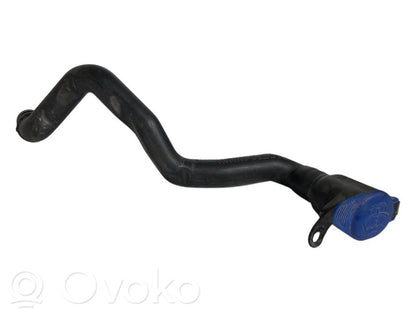 Degvielas tvertnes uzpildes caurule