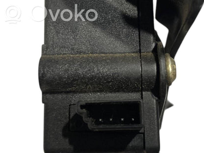 Aizmugurējā pārsega slēdzene