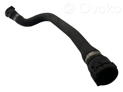 Caurulīte (-es) / šļūtene (-es)