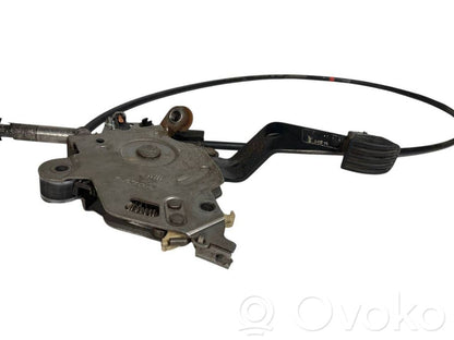 Rokas bremzes mehānisms (salonā)