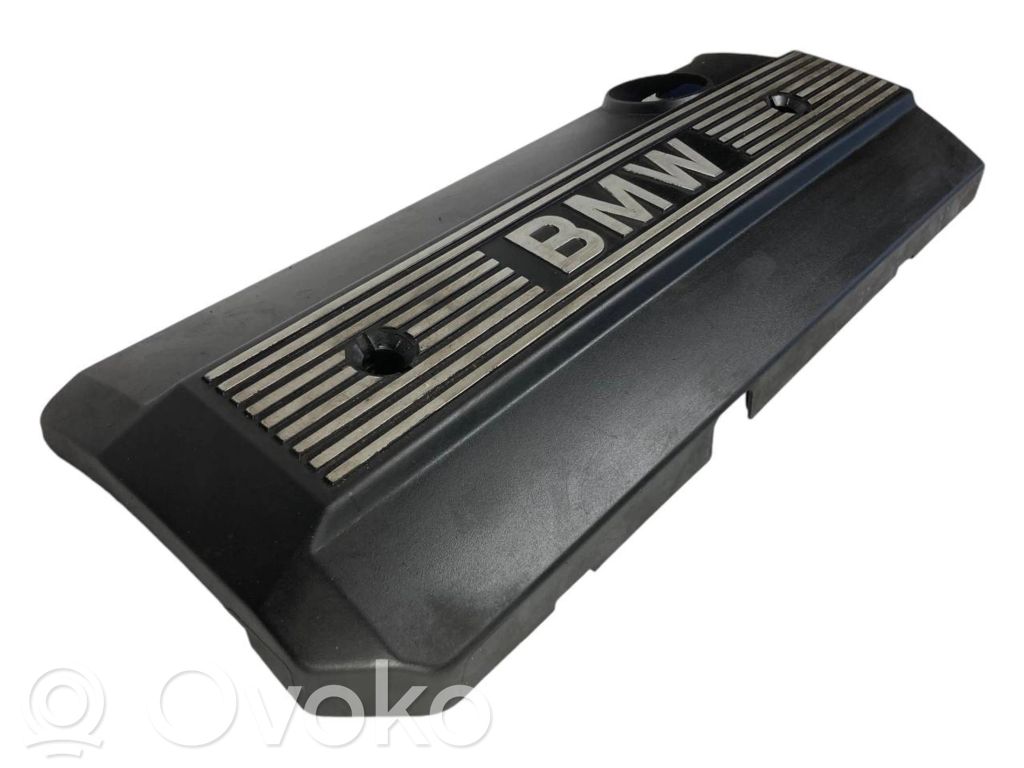 Engine cover (decorative trim)