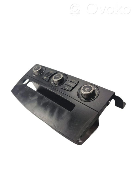 Air conditioning / climate control / interior heating control unit (in the passenger compartment)