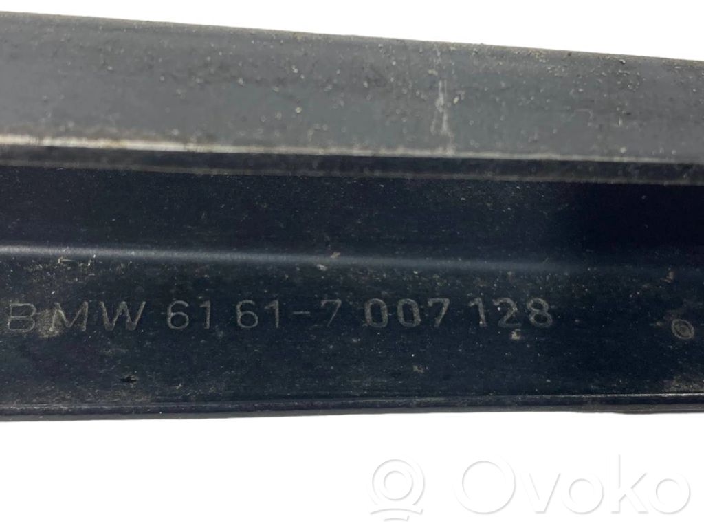 Windshield wiper arm