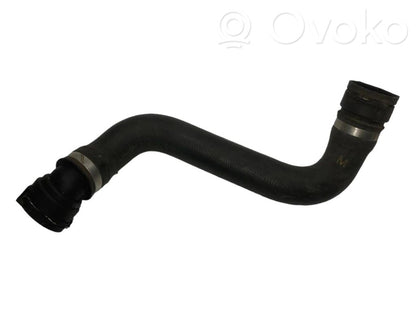 Caurulīte (-es) / šļūtene (-es)