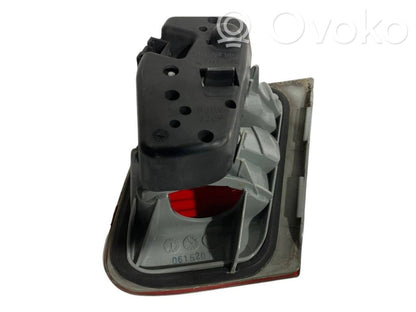 Aizmugurējais lukturis pārsegā