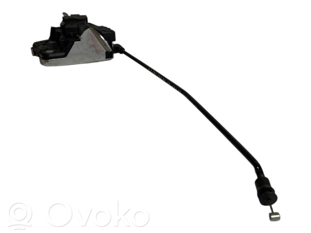 Aizmugurējā pārsega slēdzene