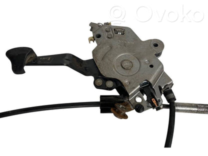 Rokas bremzes mehānisms (salonā)