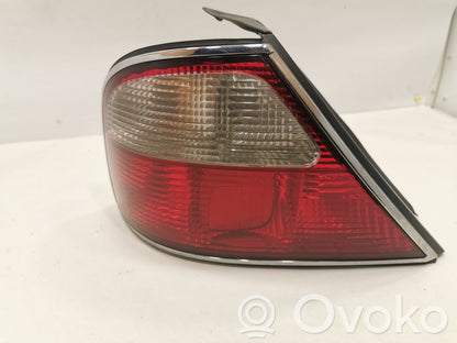 Aizmugurējais lukturis virsbūvē