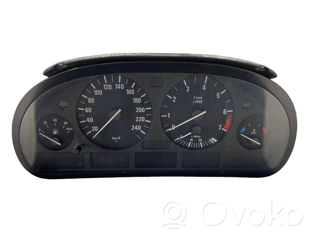 Speedometer (in the instrument panel)