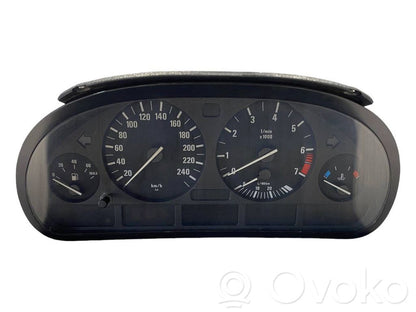 Speedometer (in the instrument panel)